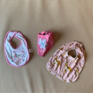 Set of 3 baby bibs.Milkbarn & baby gear
